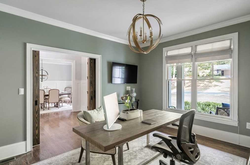 5514 Sherrell Dr, Atlanta GA 30342-1305 exterior