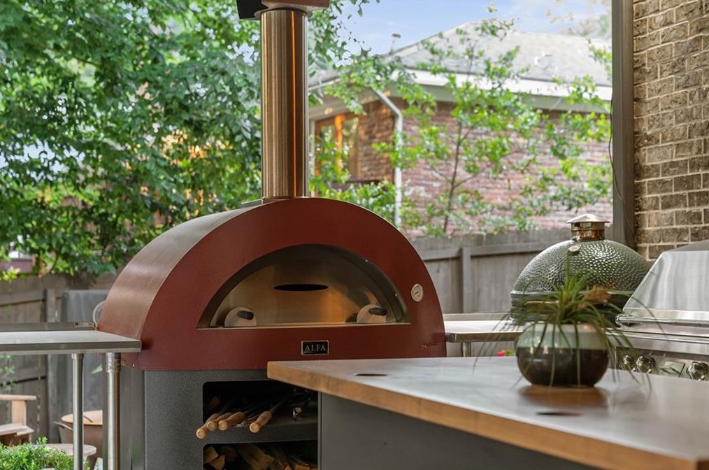 5514 Sherrell Dr, Atlanta GA 30342-1305 exterior