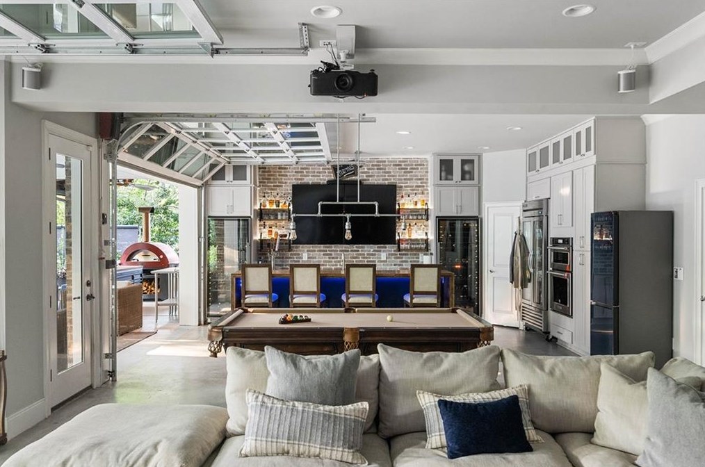 5514 Sherrell Dr, Atlanta GA 30342-1305 exterior