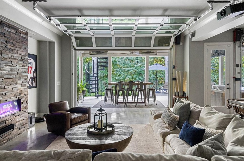 5514 Sherrell Dr, Atlanta GA 30342-1305 exterior