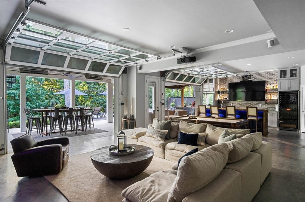 5514 Sherrell Dr, Atlanta GA 30342-1305 exterior