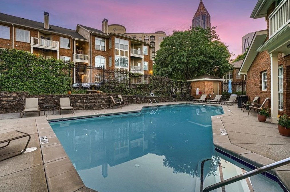200 Renaissance Pkwy, Atlanta GA  30308-2385 exterior