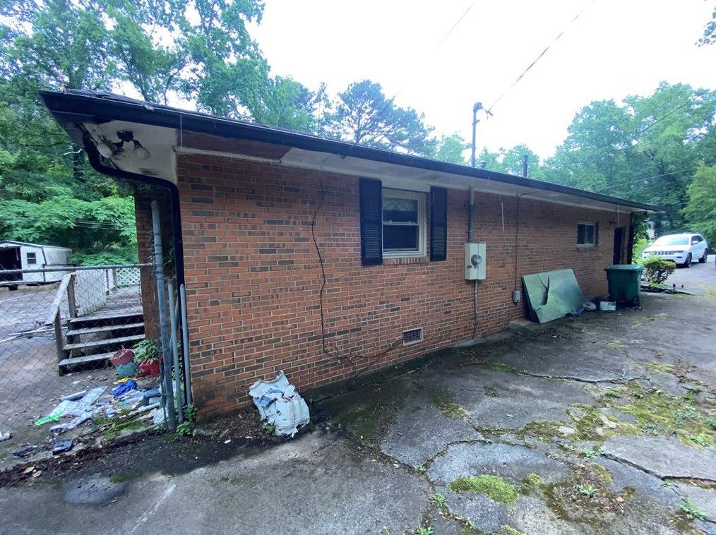 2011 Starmount Way, Decatur GA  30032-0039 exterior