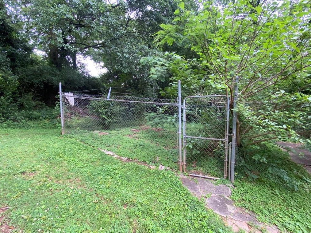 2011 Starmount Way, Decatur GA  30032-0039 exterior