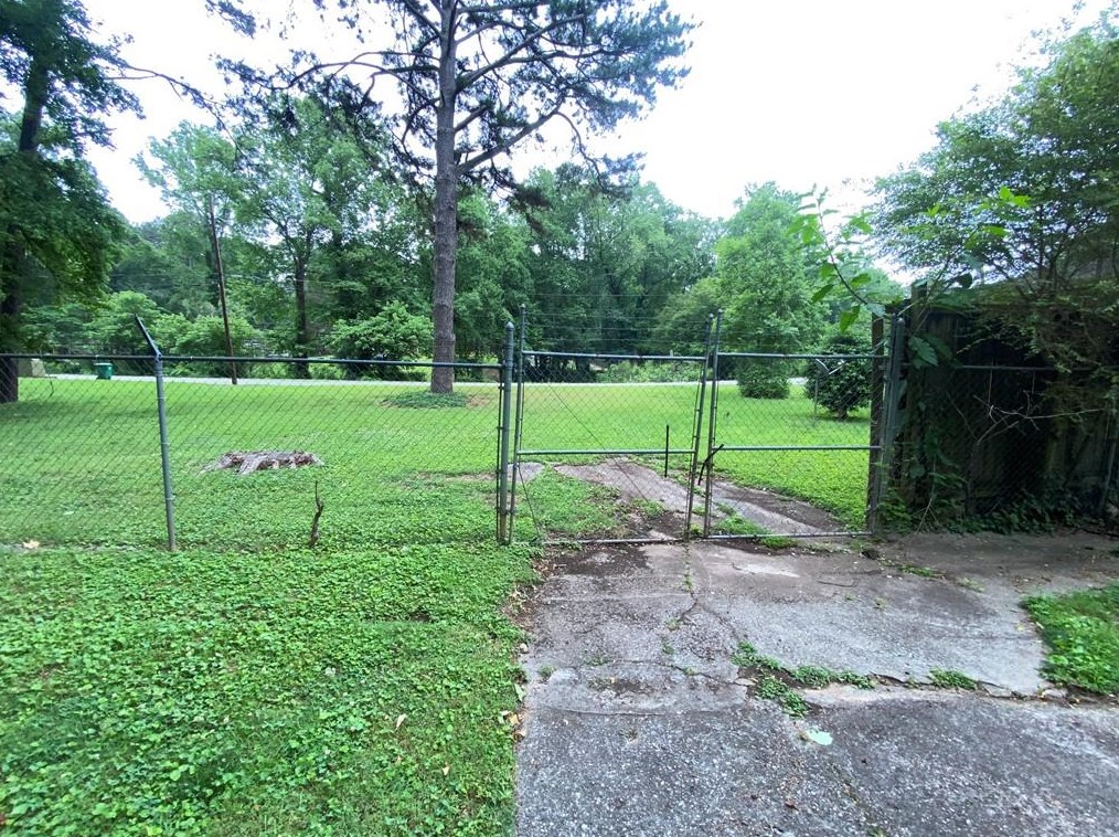 2011 Starmount Way, Decatur GA  30032-0039 exterior