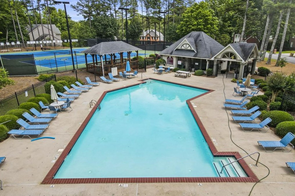 11615 Dunhill Pl Dr, Alpharetta GA 30005-7240 exterior