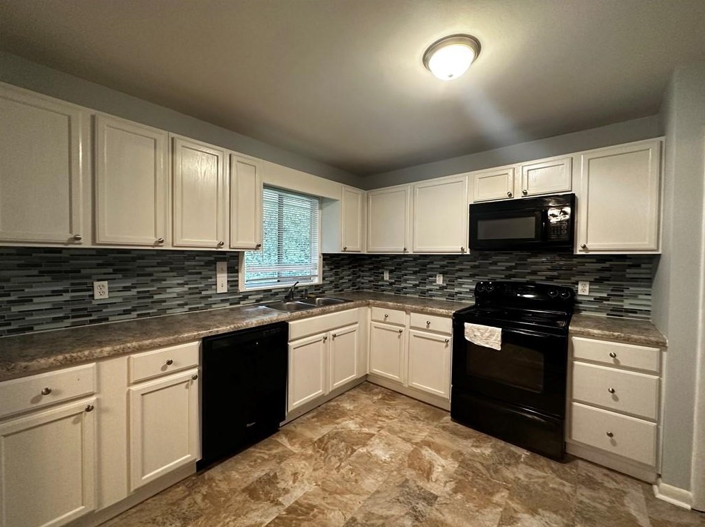 2652 Rolling View Dr, Smyrna GA  30080-2626 exterior