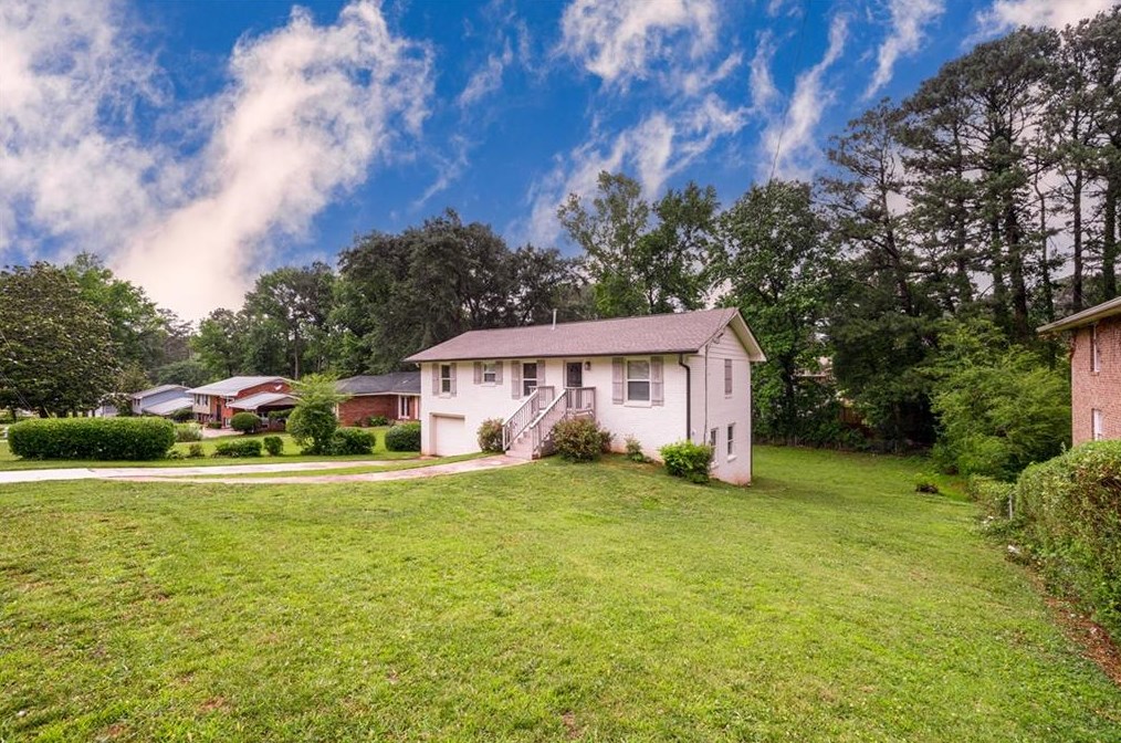 2200 Rollingview Dr, Decatur GA  30032-6141 exterior