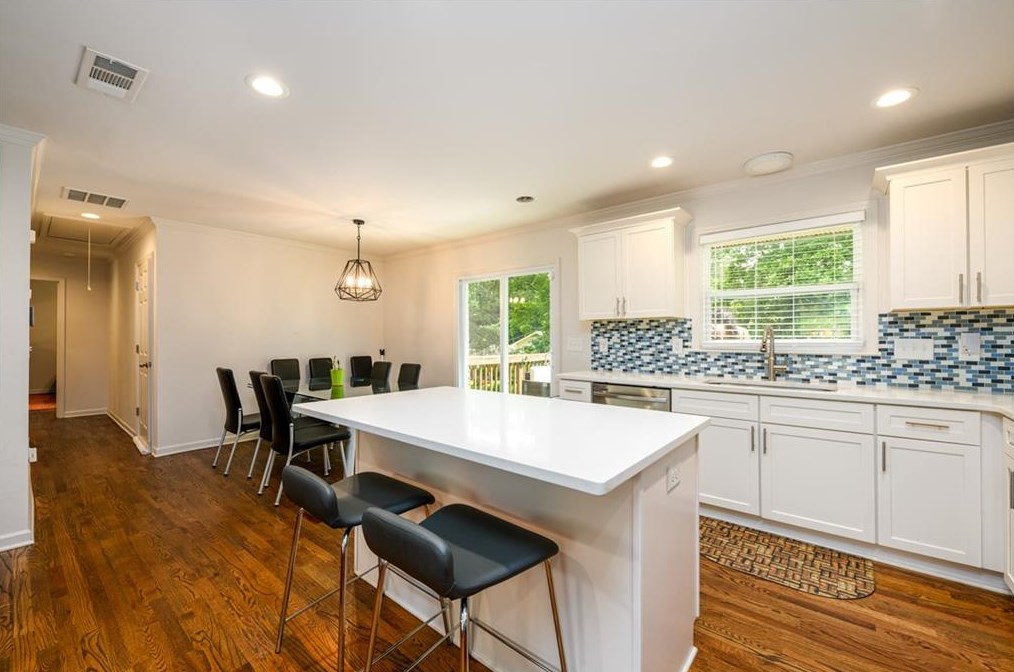 2200 Rollingview Dr, Decatur GA  30032-6141 exterior