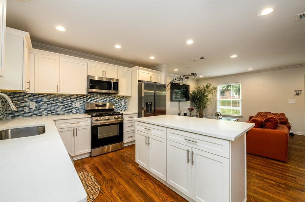 2200 Rollingview Dr, Decatur GA  30032-6141 exterior