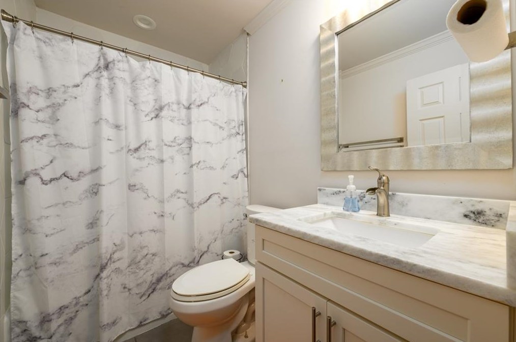 2200 Rollingview Dr, Decatur GA  30032-6141 exterior