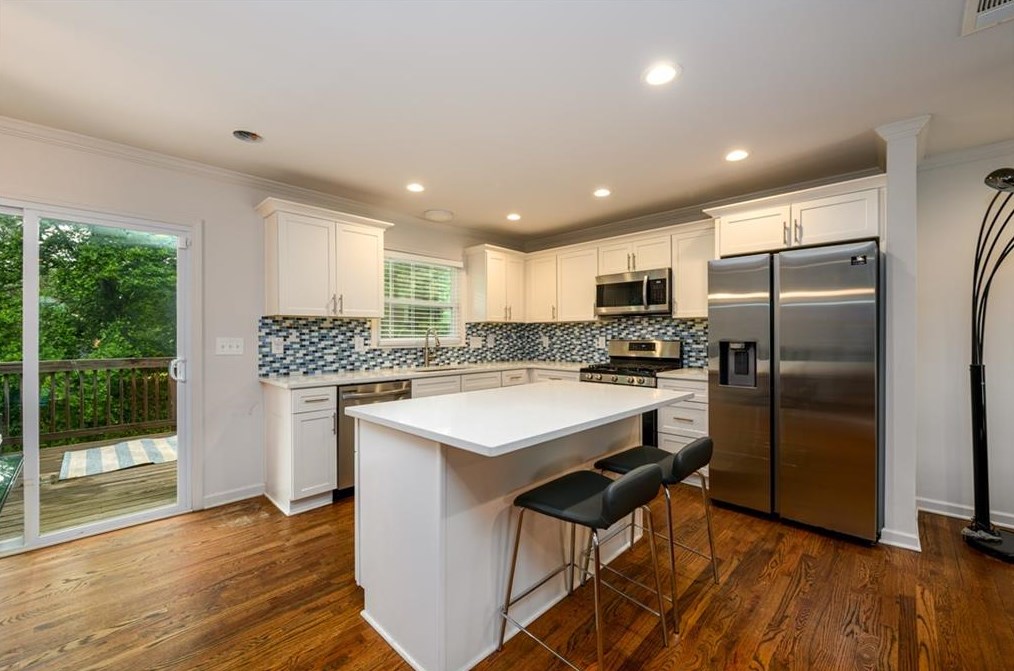 2200 Rollingview Dr, Decatur GA  30032-6141 exterior