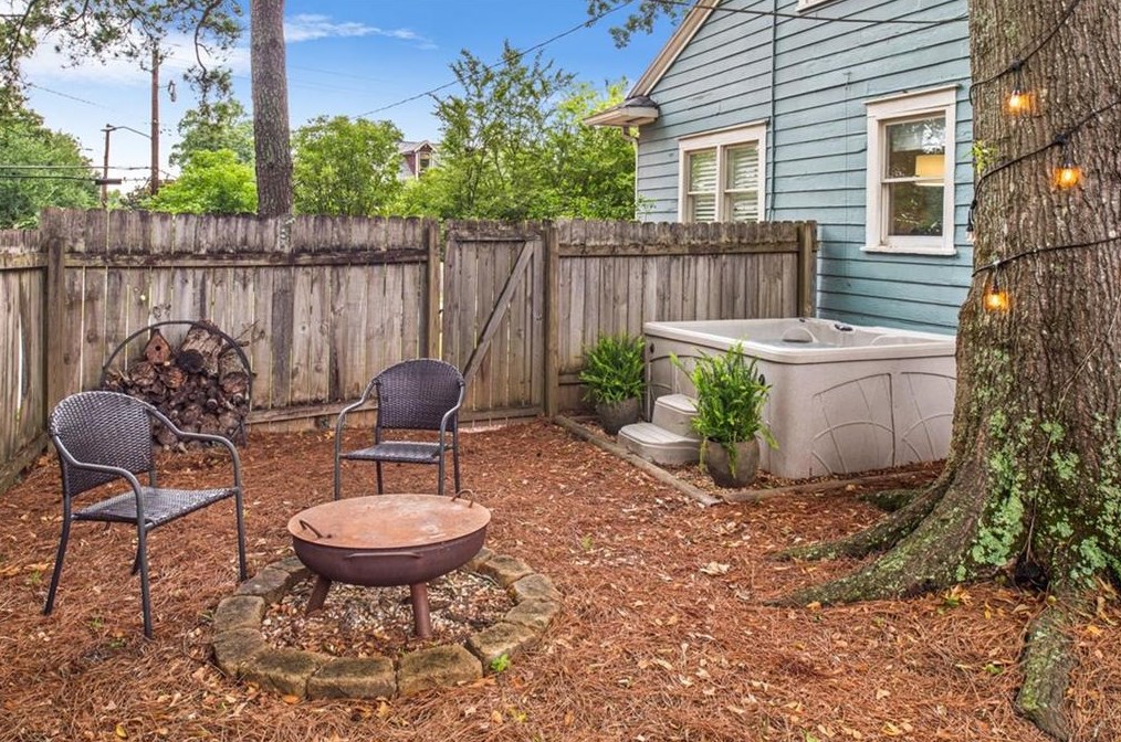 1430 Oakview Rd, Decatur GA  30030-4229 exterior