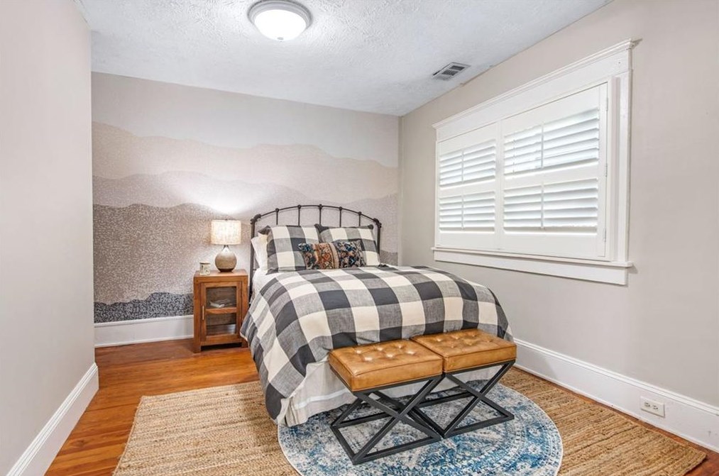 1430 Oakview Rd, Decatur GA  30030-4229 exterior