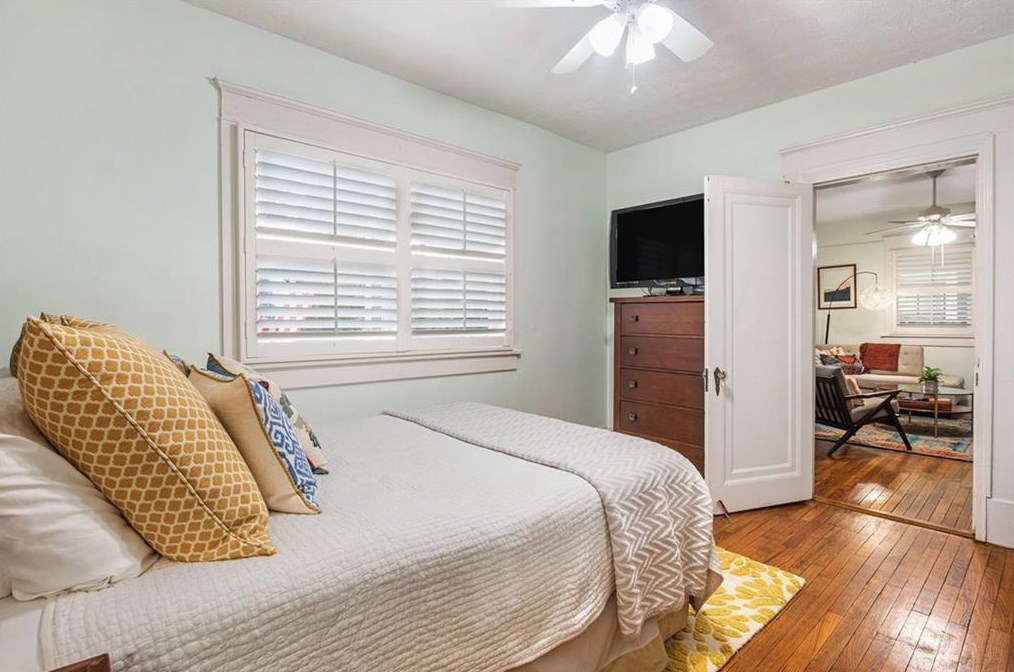 1430 Oakview Rd, Decatur GA  30030-4229 exterior