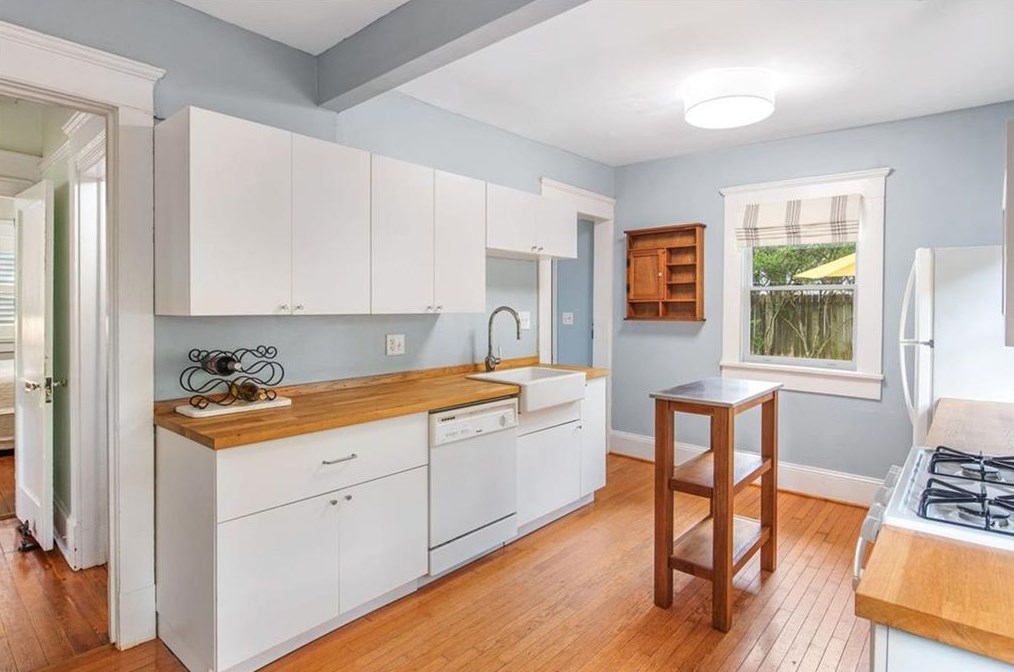 1430 Oakview Rd, Decatur GA  30030-4229 exterior