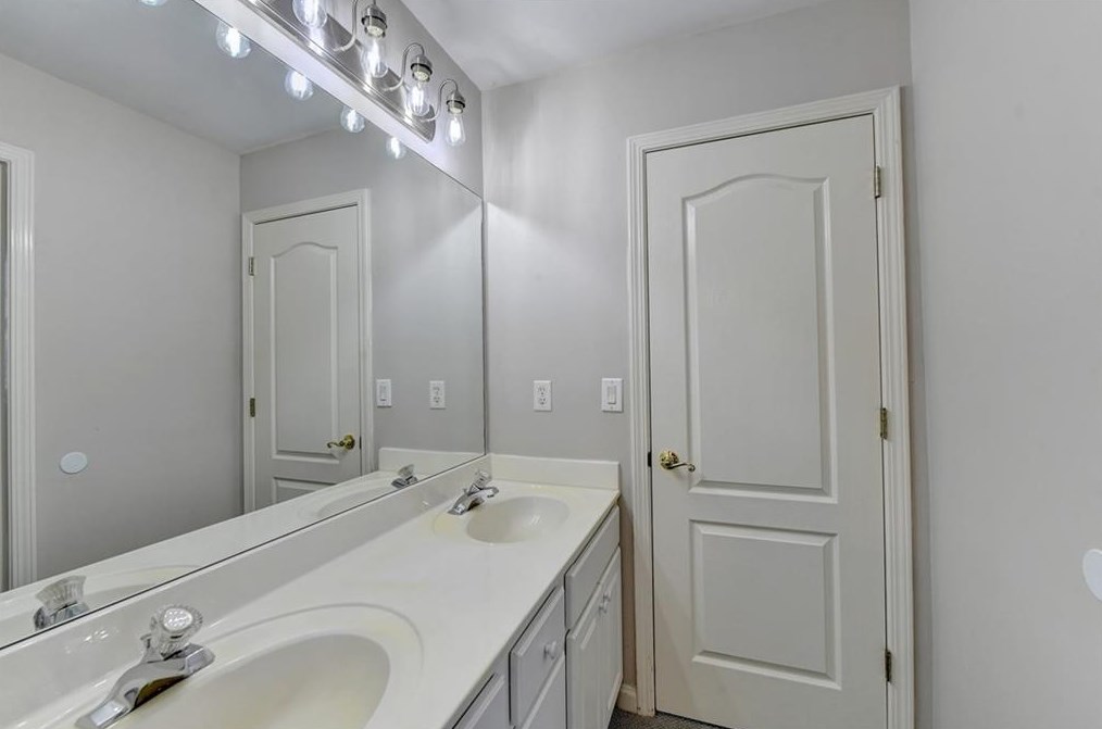 1718 Mulberry Lake Dr, Dacula GA  30019-4640 exterior