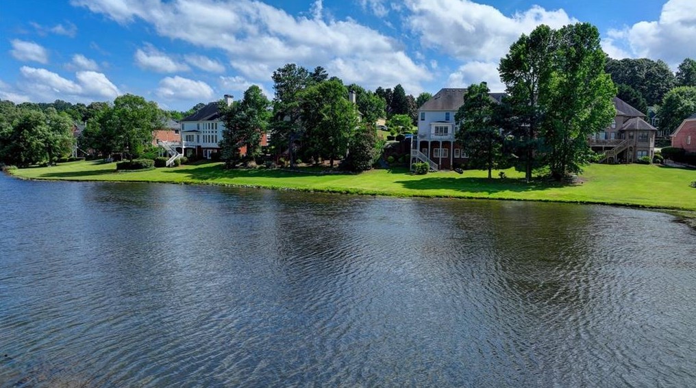 1718 Mulberry Lake Dr, Dacula GA  30019-4640 exterior