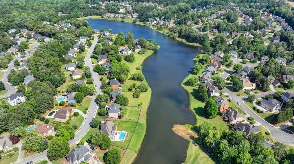 1718 Mulberry Lake Dr, Dacula GA  30019-4640 exterior