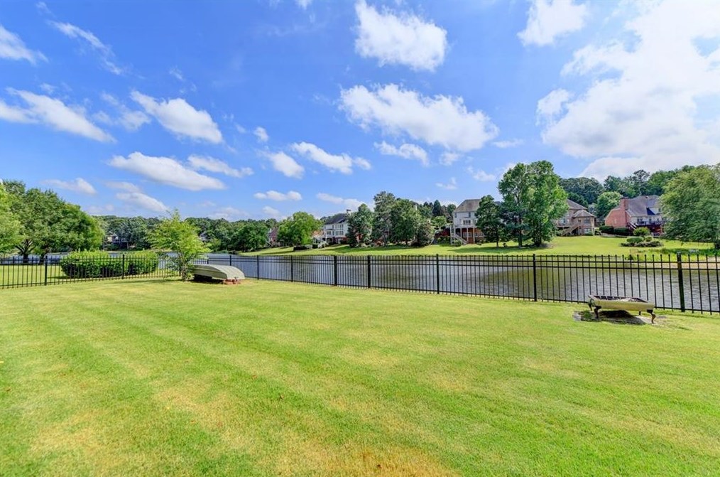 1718 Mulberry Lake Dr, Dacula GA  30019-4640 exterior