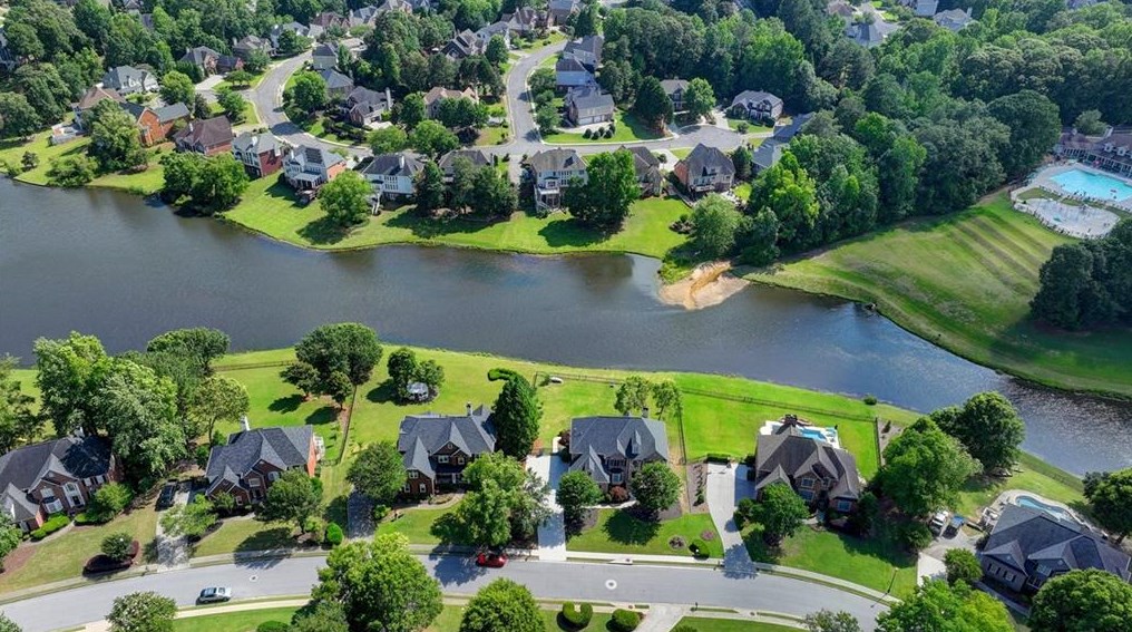 1718 Mulberry Lake Dr, Dacula GA  30019-4640 exterior