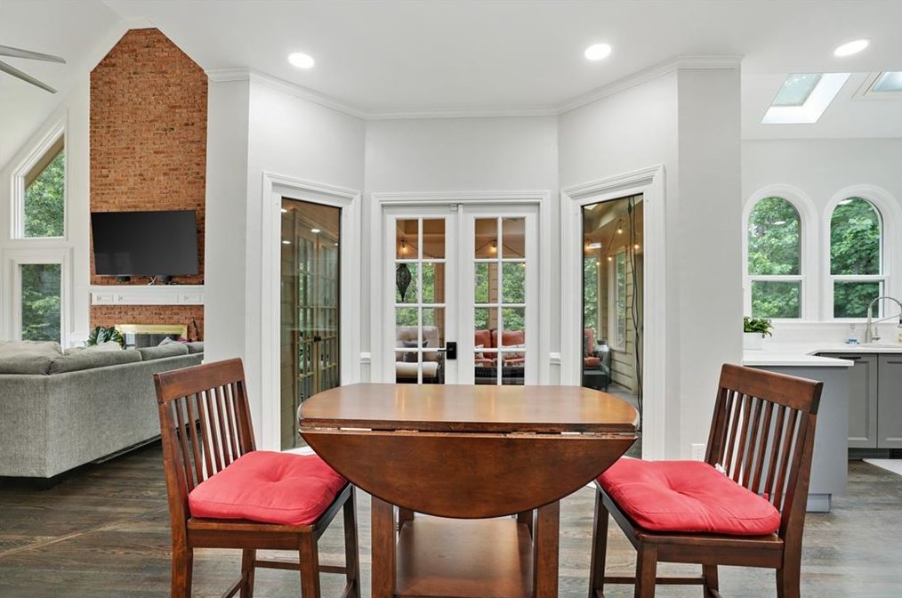 10610 Kingsmark Trl, Alpharetta GA  30022-4709 exterior