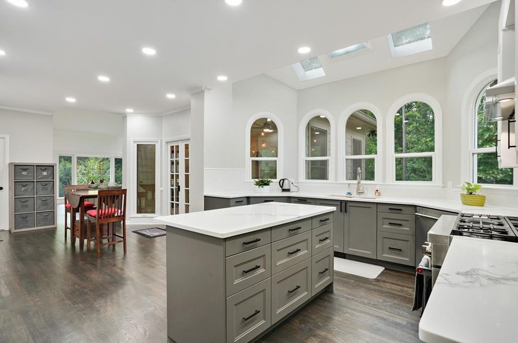 10610 Kingsmark Trl, Alpharetta GA  30022-4709 exterior