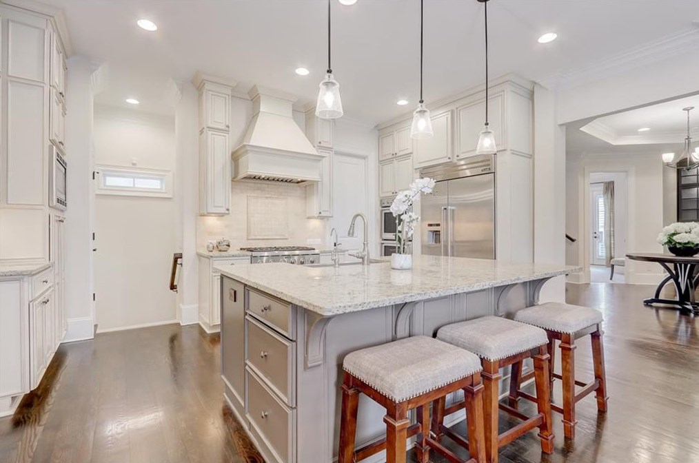 3784 Paces Lookout Cir, Atlanta GA  30339-1845 exterior