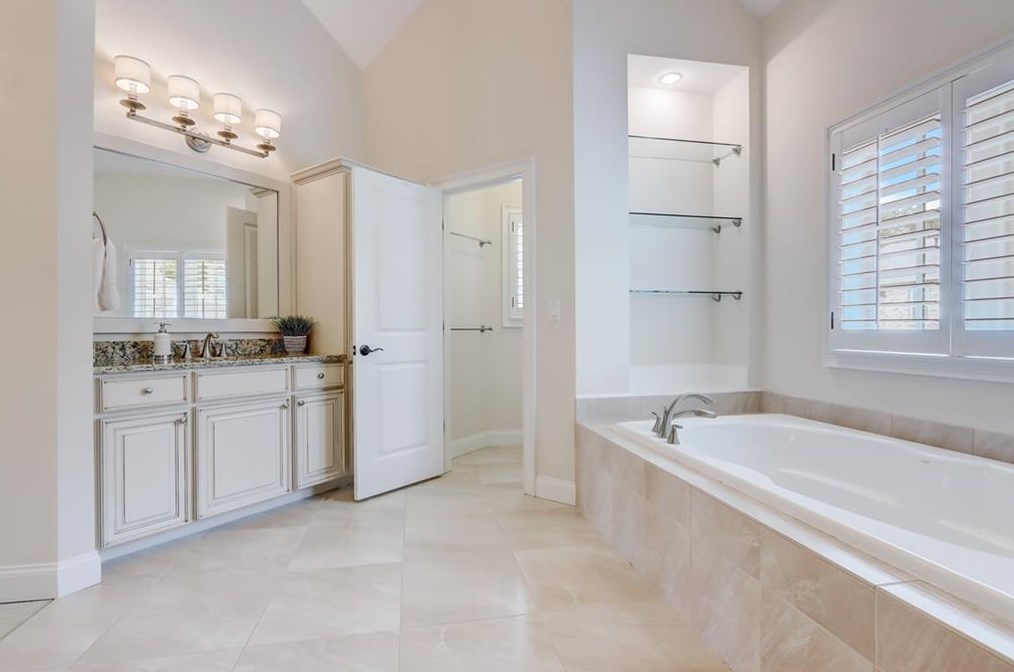 3784 Paces Lookout Cir, Atlanta GA  30339-1845 exterior