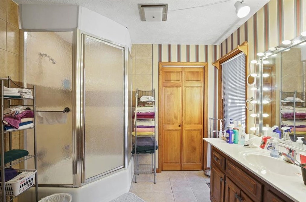 4381 King Valley Dr, Smyrna GA  30082-4226 exterior