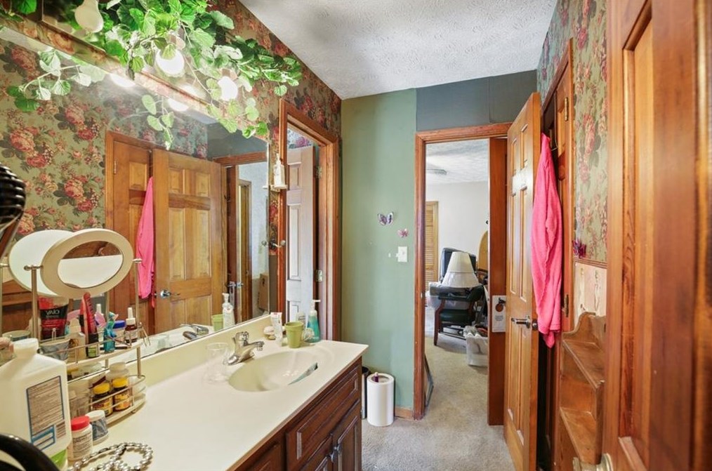 4381 King Valley Dr, Smyrna GA  30082-4226 exterior