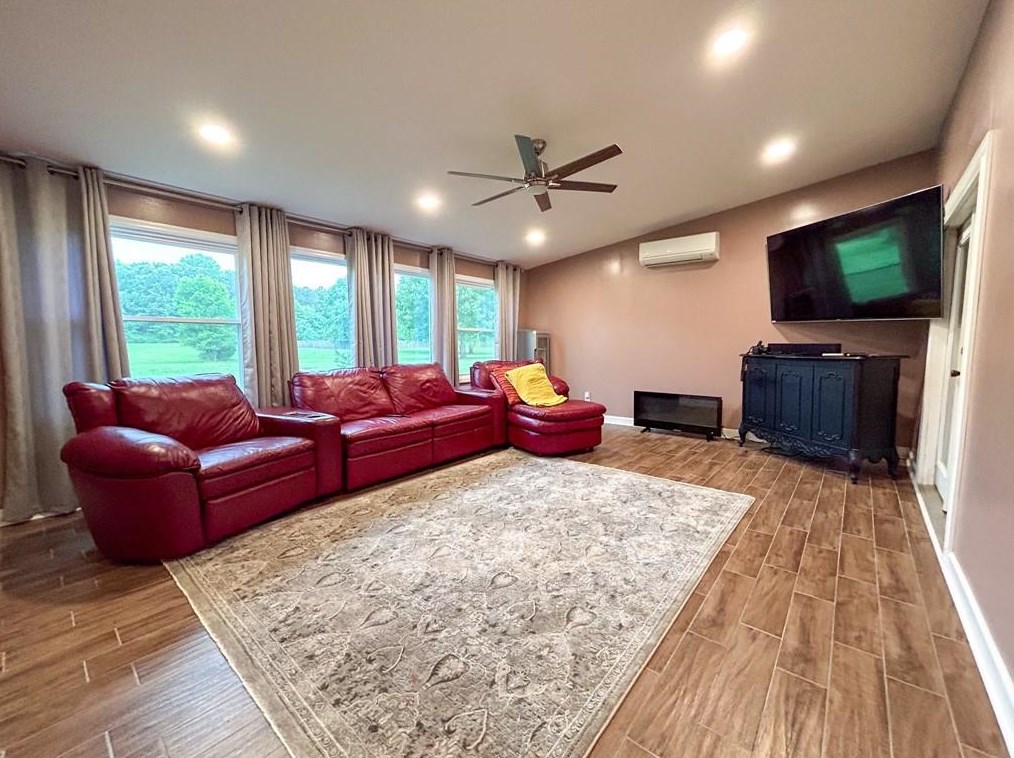 137 Cathy Ln, Calhoun GA  30701-4971 exterior