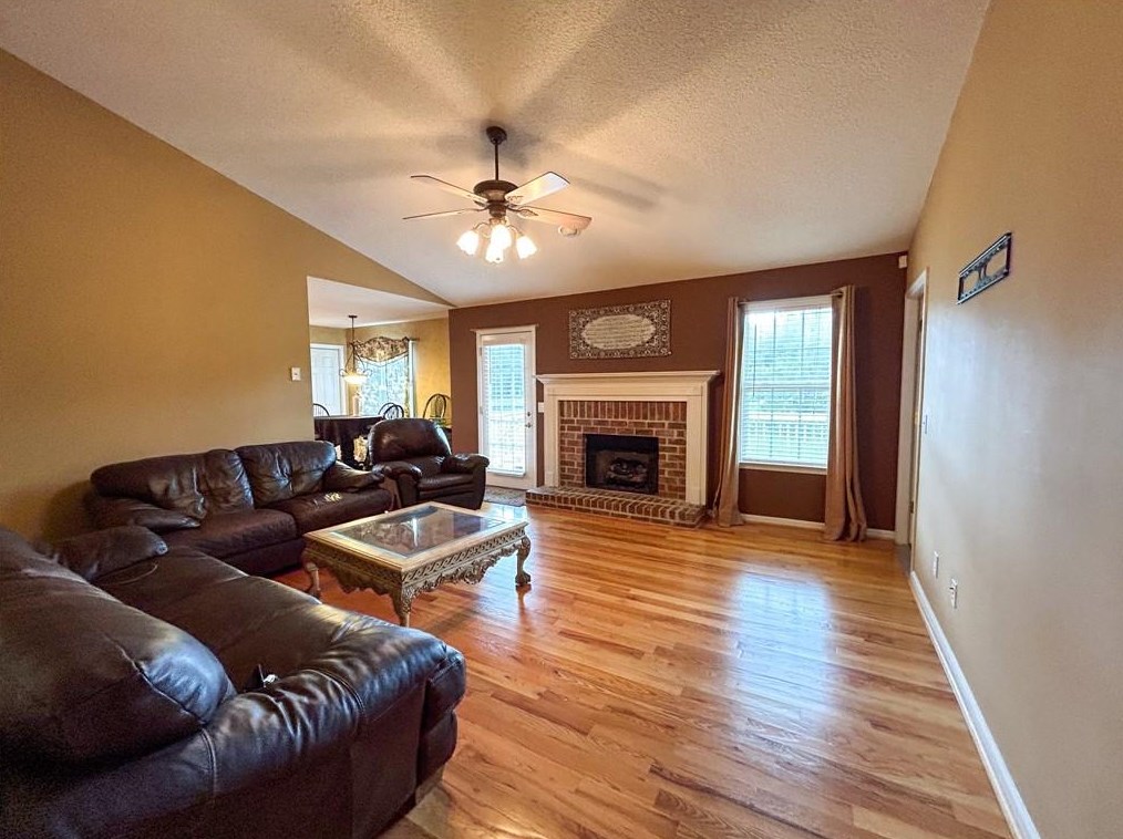 137 Cathy Ln, Calhoun GA  30701-4971 exterior