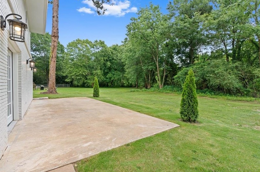 2376 Spg Crk Rd, Decatur GA 30033-2744 exterior