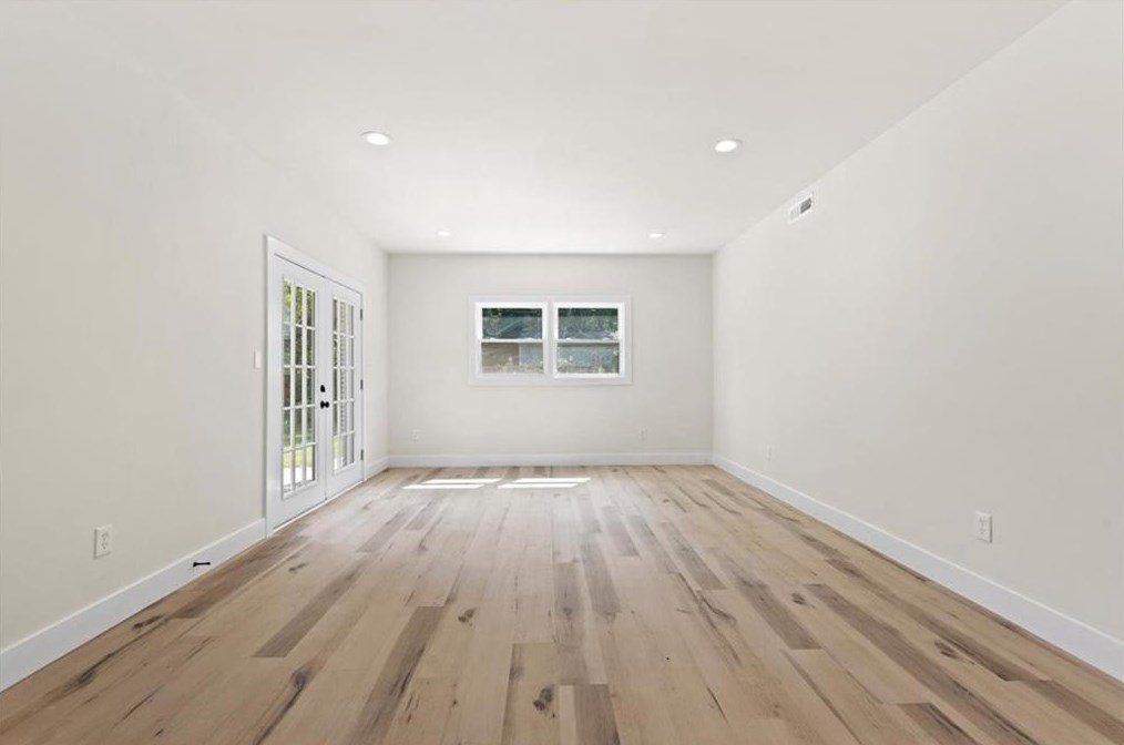 2376 Spg Crk Rd, Decatur GA 30033-2744 exterior