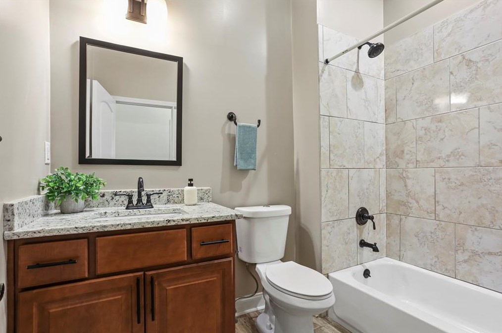 1177 Oak St, Atlanta GA  30318-4731 exterior