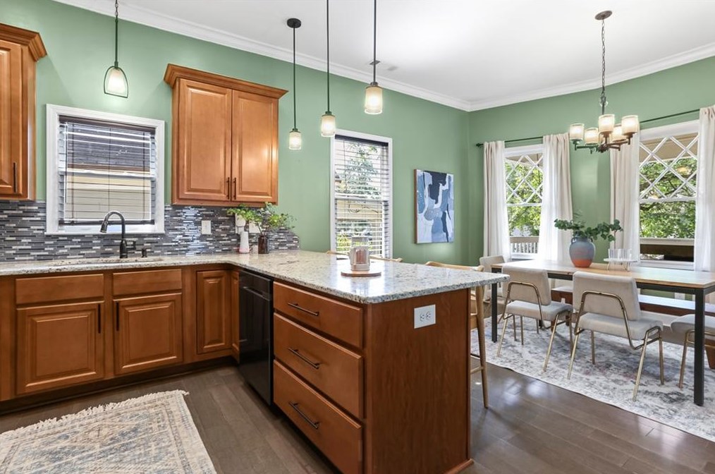 1177 Oak St, Atlanta GA  30318-4731 exterior