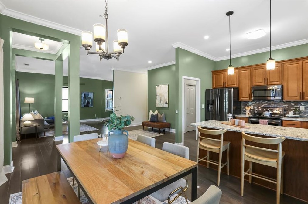 1177 Oak St, Atlanta GA  30318-4731 exterior