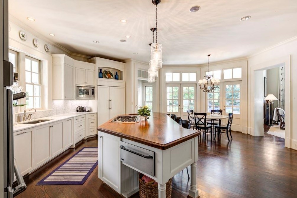 4700 Woodvale Dr, Atlanta GA  30327-4554 exterior