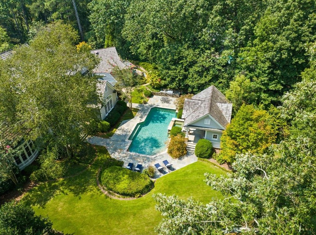 4700 Woodvale Dr, Atlanta GA  30327-4554 exterior