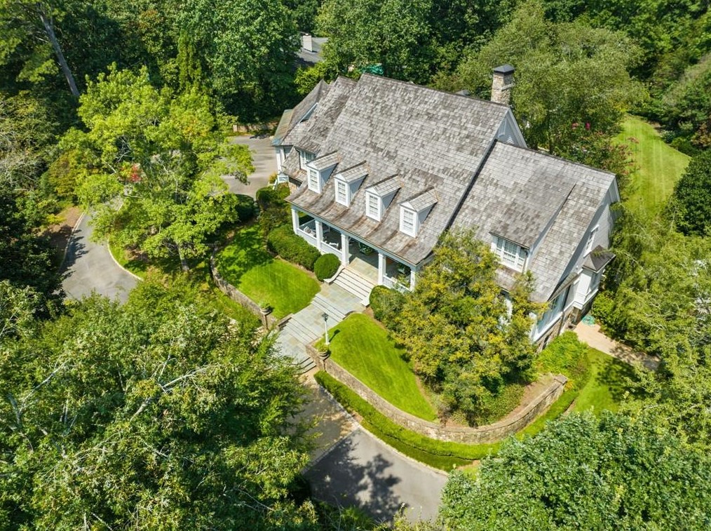 4700 Woodvale Dr, Atlanta GA  30327-4554 exterior