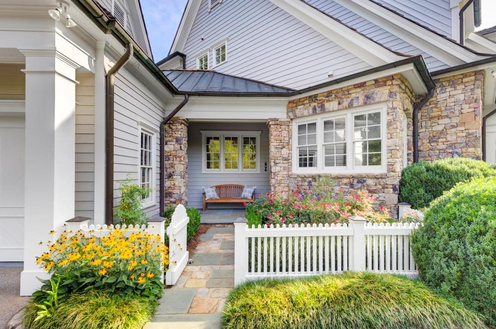 4700 Woodvale Dr, Atlanta GA  30327-4554 exterior
