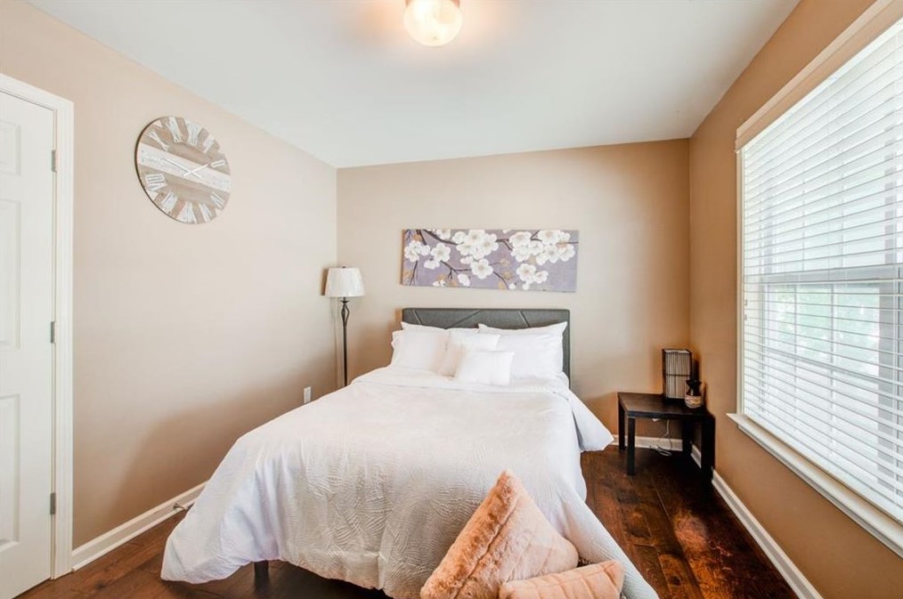 1109 Westchase Hl, Atlanta GA  30336-2926 exterior