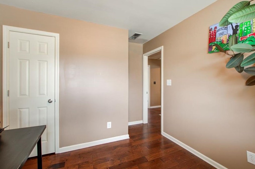 1109 Westchase Hl, Atlanta GA  30336-2926 exterior
