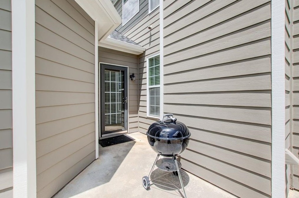 1109 Westchase Hl, Atlanta GA  30336-2926 exterior