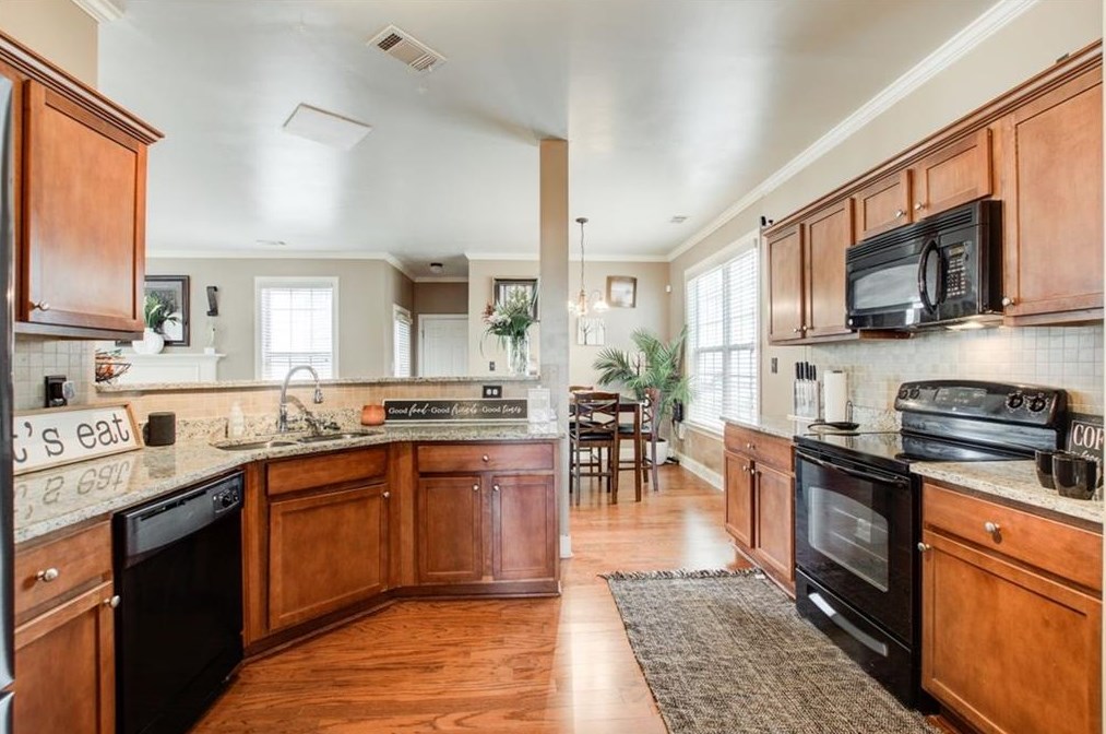 1109 Westchase Hl, Atlanta GA  30336-2926 exterior