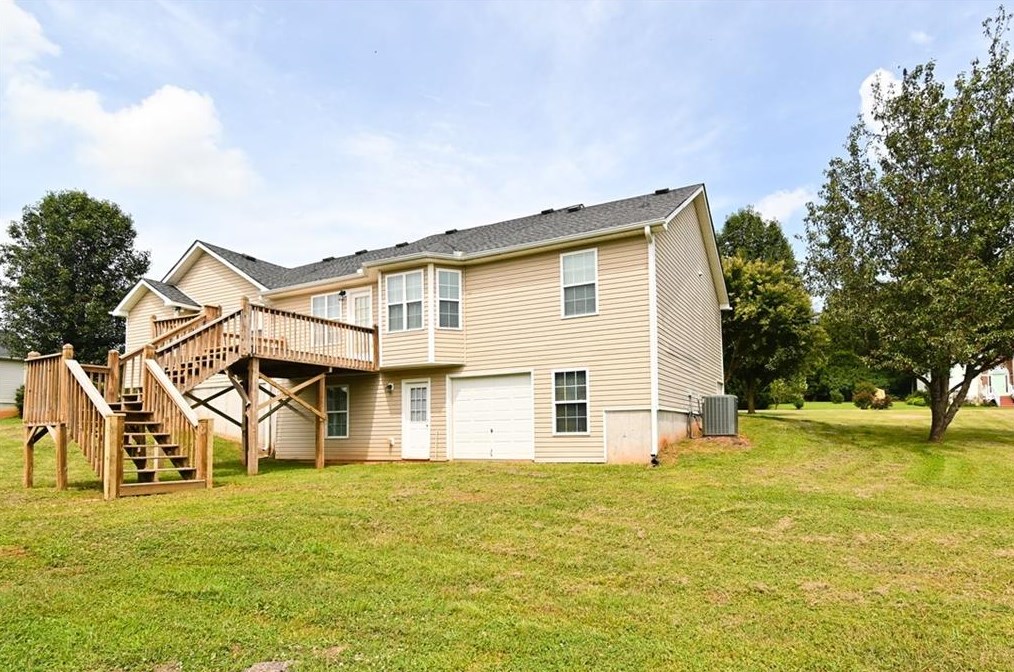 151 Peachtree Ln, Calhoun GA 30701-4391 exterior