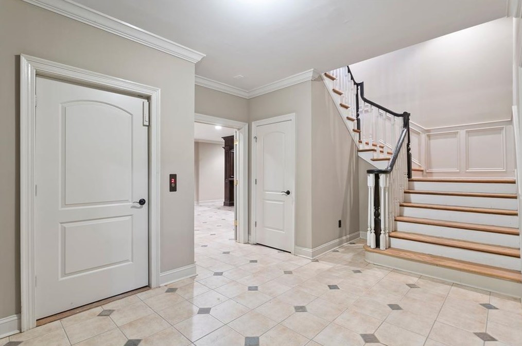1121 Wimberly Rd, Atlanta GA  30319-2636 exterior