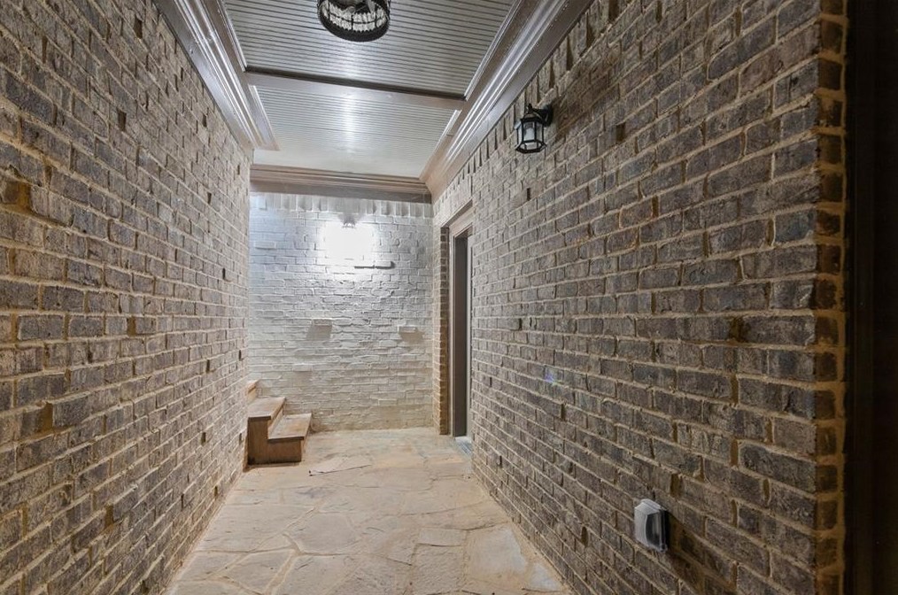 1121 Wimberly Rd, Atlanta GA  30319-2636 exterior