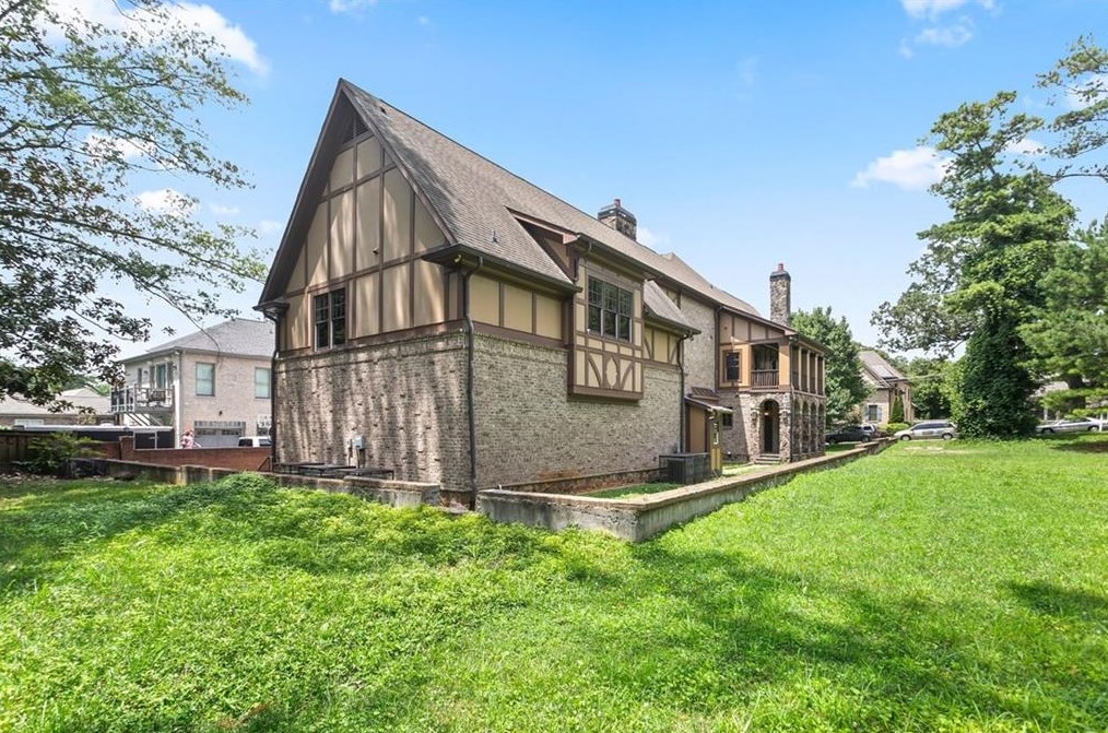1121 Wimberly Rd, Atlanta GA  30319-2636 exterior